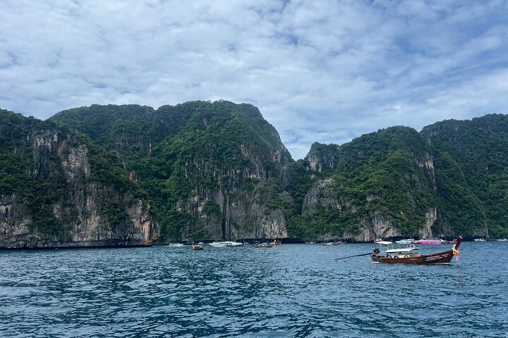 Phi Phi Island Adventure Day Tour from Phuket Speedboat/Catamaran