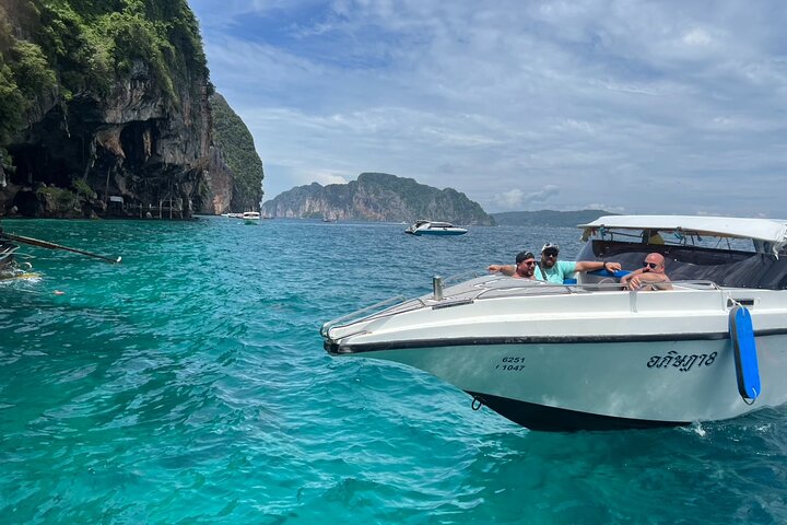 Phi Phi Island Adventure Day Tour from Phuket Speedboat/Catamaran