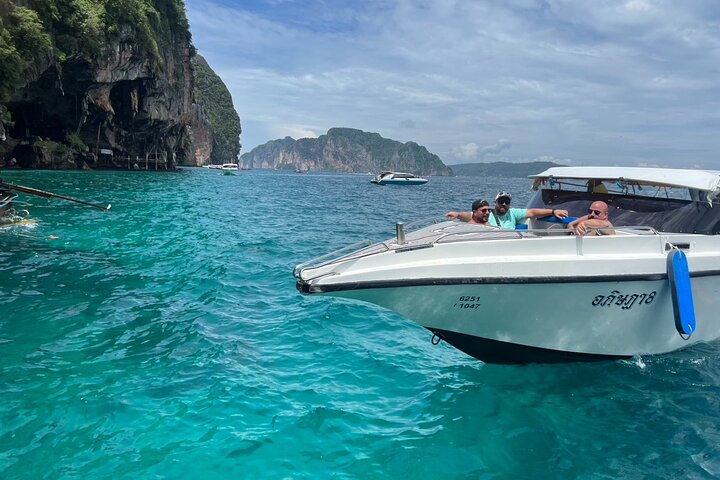 Best of Phi Phi Island Adventure Day Tour with Lunch from Phuket