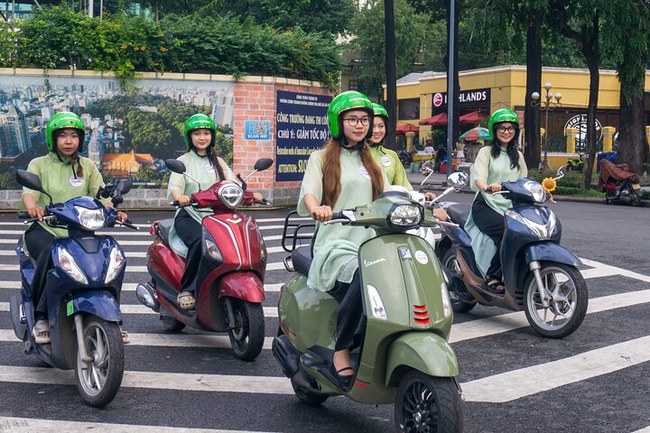 Ho Chi Minh City: Motorbike Street Food Tour with 12 Tastings