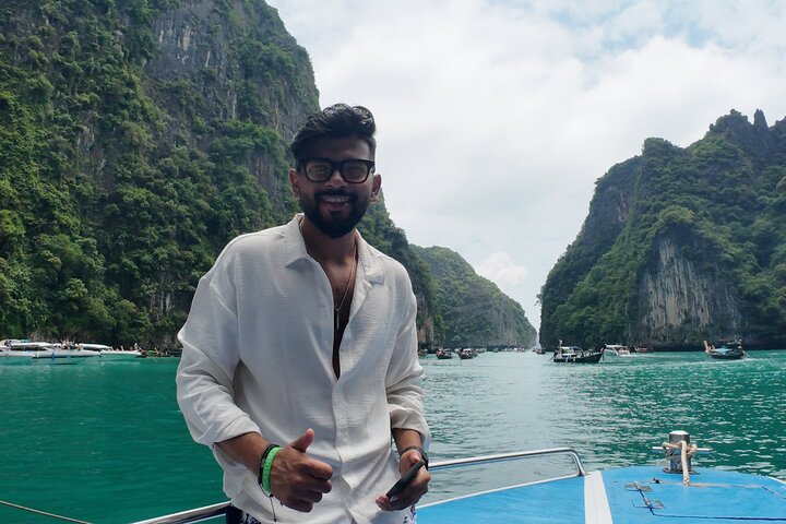 Best of Phi Phi Island Adventure Day Tour with Lunch from Phuket