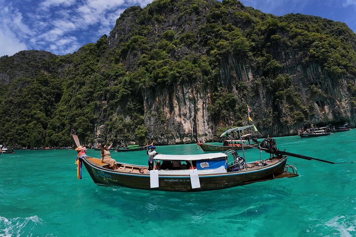 Best of Phi Phi Island Adventure Day Tour with Lunch from Phuket