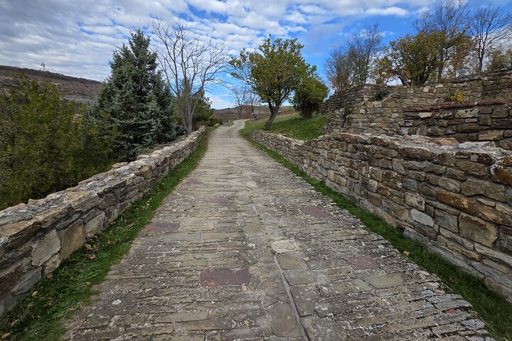 Private Tour from Bucharest: Veliko Tarnovo, Arbanasi & Tsarevets