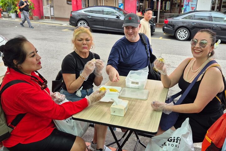 4-hour Chinatown, Little India, and Arab Street Walking Tour