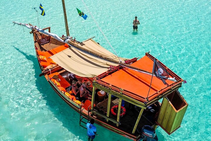 Private/Sharing: Explore Mnemba Island with a dhow