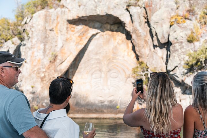 Luxury Sailing - Māori Rock Carvings - Taupo Sailing Adventures