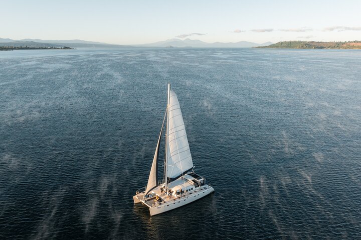 Luxury Sailing - Māori Rock Carvings - Taupo Sailing Adventures