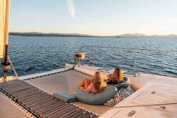 Luxury Sailing - Māori Rock Carvings - Taupo Sailing Adventures