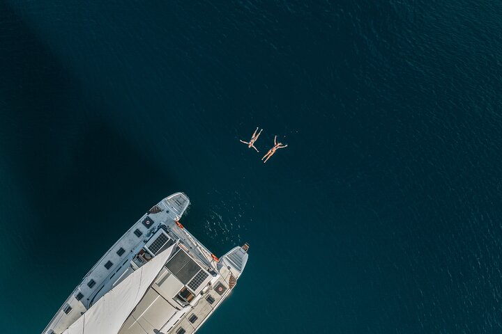 Luxury Sailing - Māori Rock Carvings - Taupo Sailing Adventures