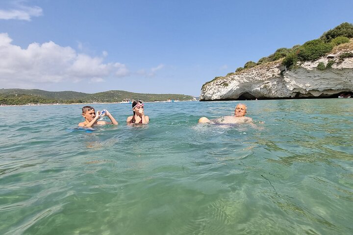 Shared boat tour in Vieste with bathing stop