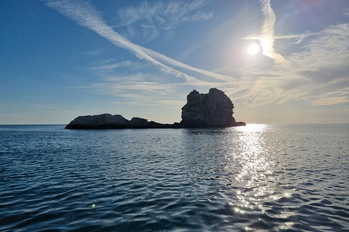 Shared boat tour in Vieste with bathing stop