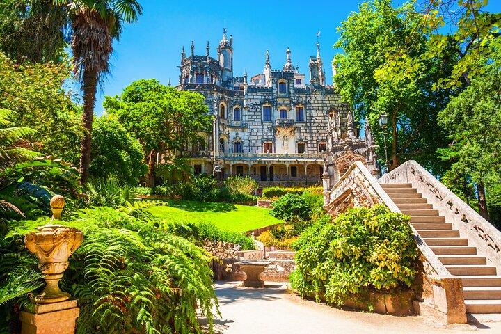 Sintra, Pena Palace, Quinta da Regaleira & Cascais Group Tour