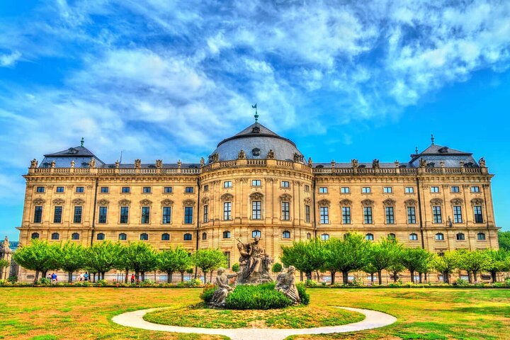 Hello Würzburg: Private 2-Hour Intro City Walk with Local Guide