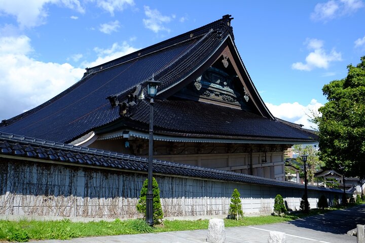 Walk Around Hakodate's Hidden Spots Guided by Local Residents