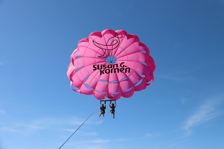 Parasailing in Catalina Island: Soar Above The Stunning Coastline