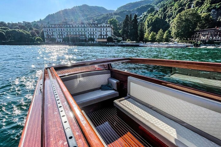Lake Como Private Boat Tour : The Wooden Venetian Limo Escape