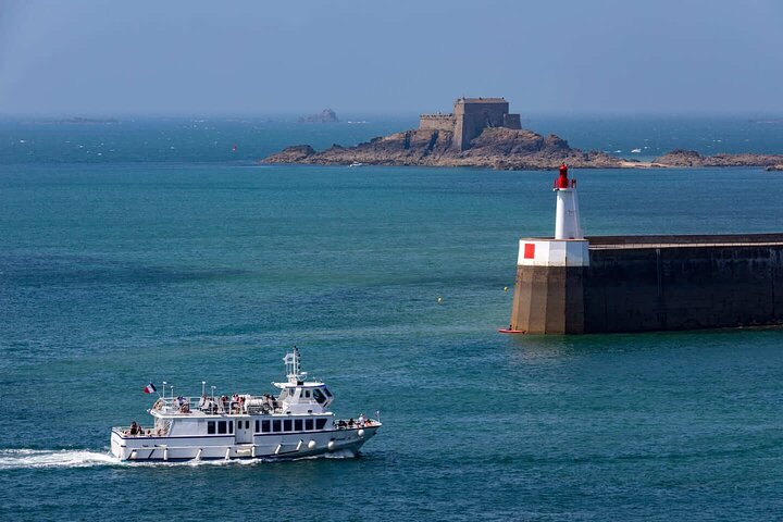 Hello Saint-Malo: Private 2-Hour Intro City Walk with Local Guide