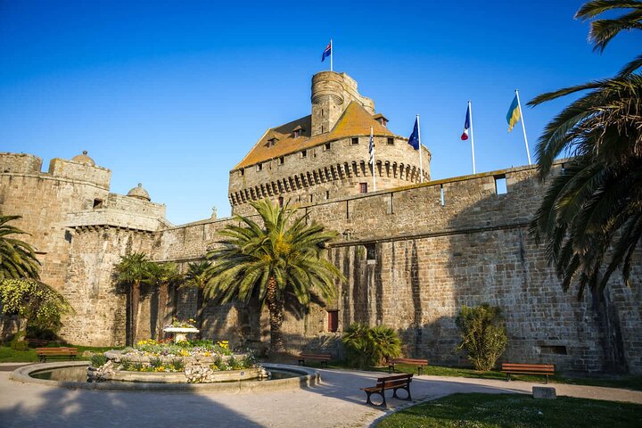 Hello Saint-Malo: Private 2-Hour Intro City Walk with Local Guide