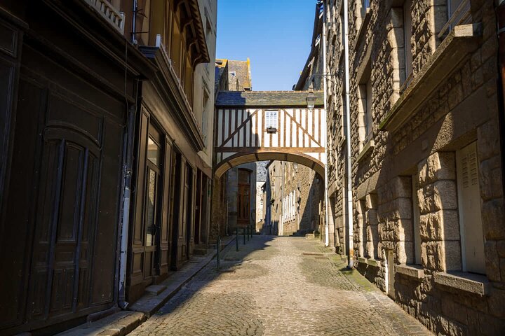 Hello Saint-Malo: Private 2-Hour Intro City Walk with Local Guide