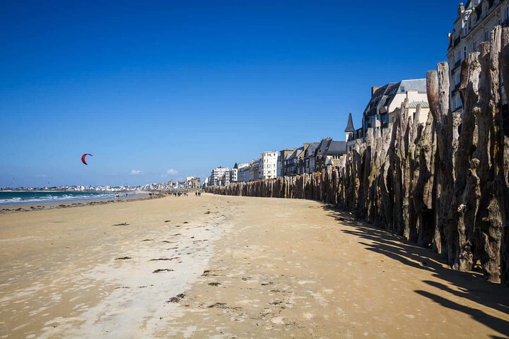Hello Saint-Malo: Private 2-Hour Intro City Walk with Local Guide