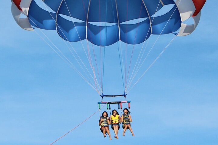 Parasailing Experience in Waikiki, HI