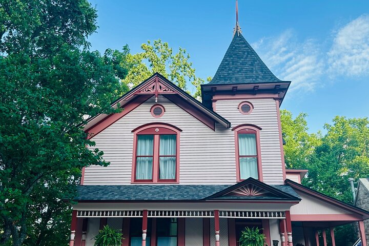 70-Minute Guided Downtown Eureka Springs Walking Tour