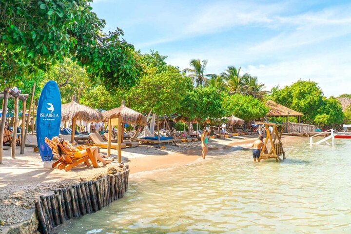 Cartagena's Rosario Islands 5-Site Boat Tour with Lunch & Snorkel