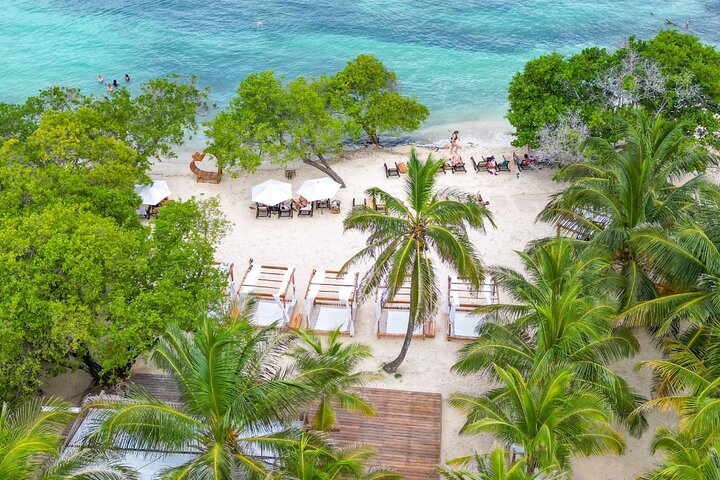 Cartagena's Rosario Islands 5-Site Boat Tour with Lunch & Snorkel