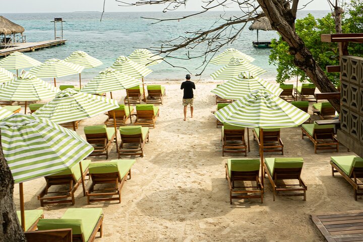 Cartagena's Rosario Islands 5-Site Boat Tour with Lunch & Snorkel