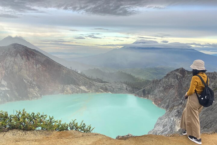East Java Tours: 3 Days Mount Bromo & Mount Ijen Crater Tour start from Surabaya