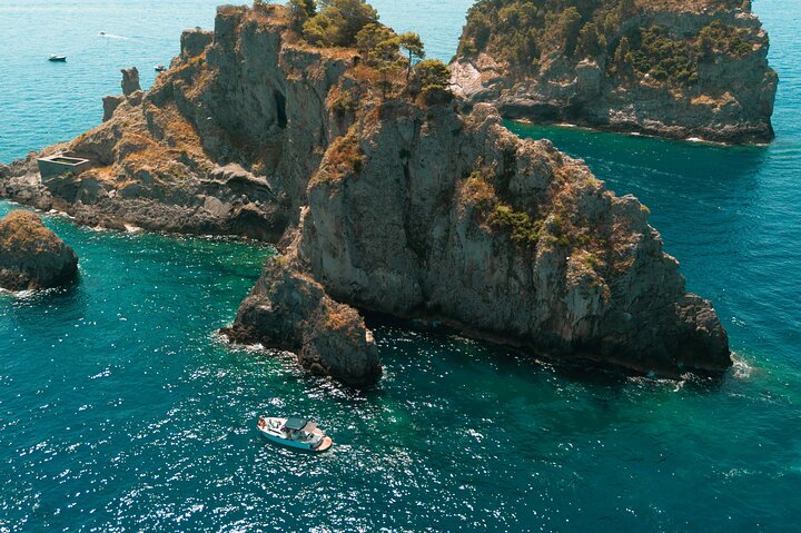 Small Group Amalfi Coast Boat Tour from Naples with Light Lunch
