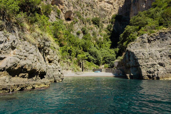Small Group Amalfi Coast Boat Tour from Naples with Light Lunch