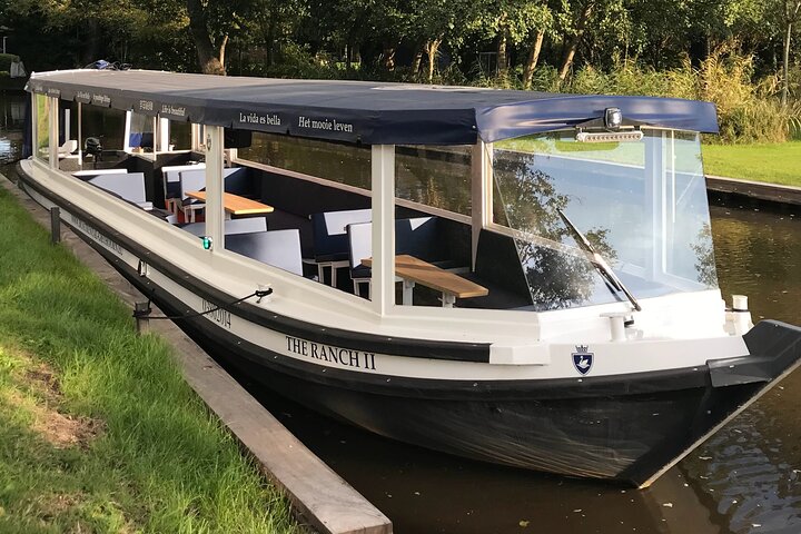 Giethoorn Canal Tour 1 Hour Through the City Center