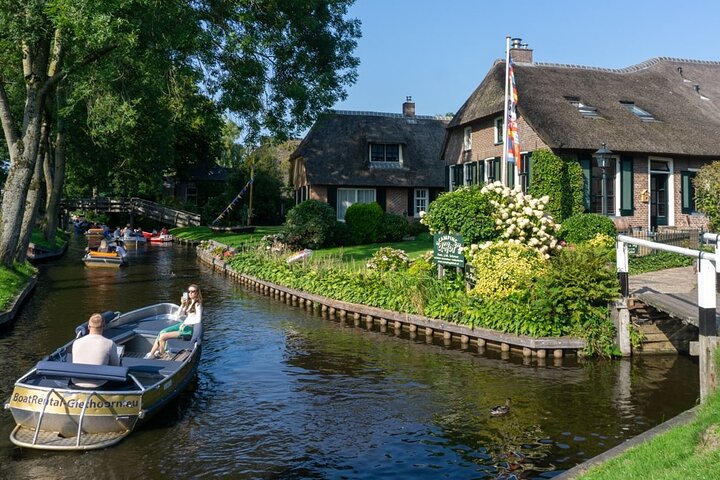Giethoorn Canal Tour 1 Hour Through the City Center