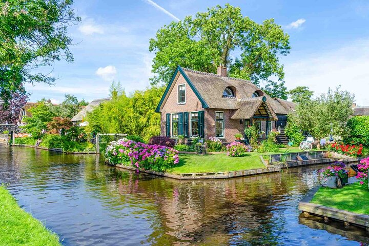 Giethoorn Canal Tour 1 Hour Through the City Center