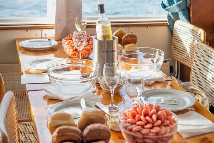 Stockholm Guided Archipelago Cruise Tour with Swedish Fika