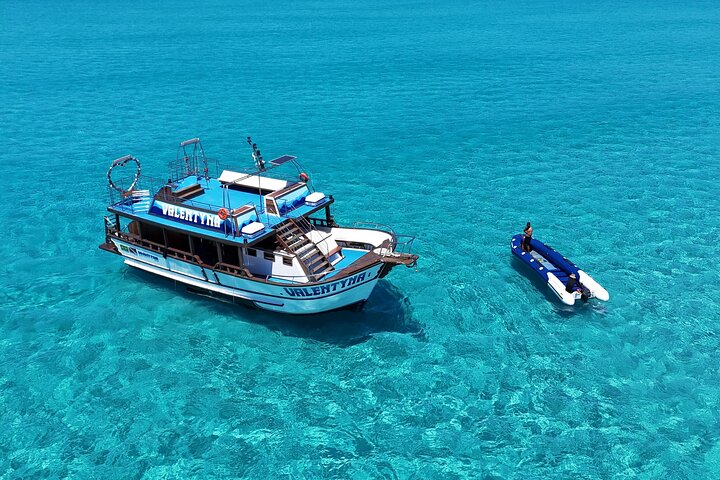 Two Floor Boat Tour with Toboágua Arraial do Cabo