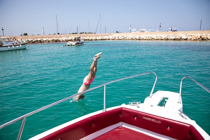 Monopoli Shared 2.5-Hour Boat Experience with Local Aperitif