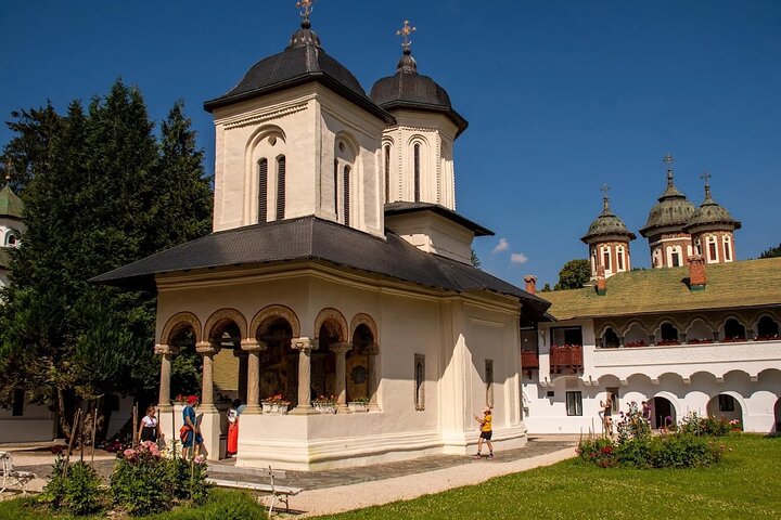 From Brașov Bran Castle, Peleș, Cantacuzino and Sinaia