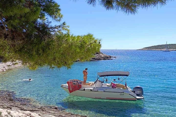Private Boat Tour To Pakleni Islands and Red Rocks