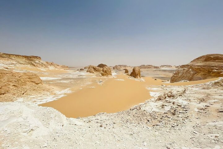 2-Day Bahariya Oasis White and Black Overnight Camping Jeep Tour