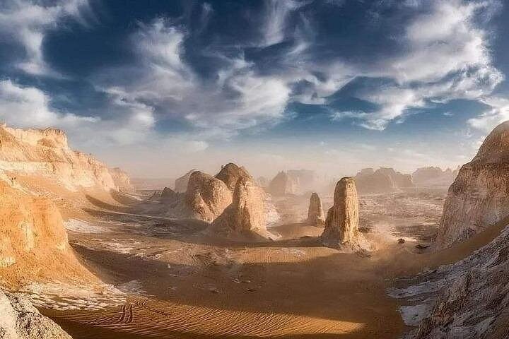 2-Day Bahariya Oasis White and Black Overnight Camping Jeep Tour