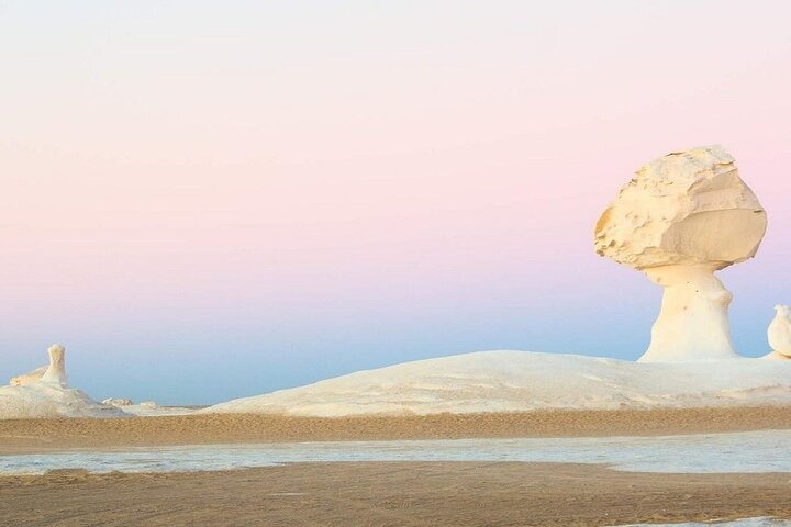 2-Day Bahariya Oasis White and Black Overnight Camping Jeep Tour