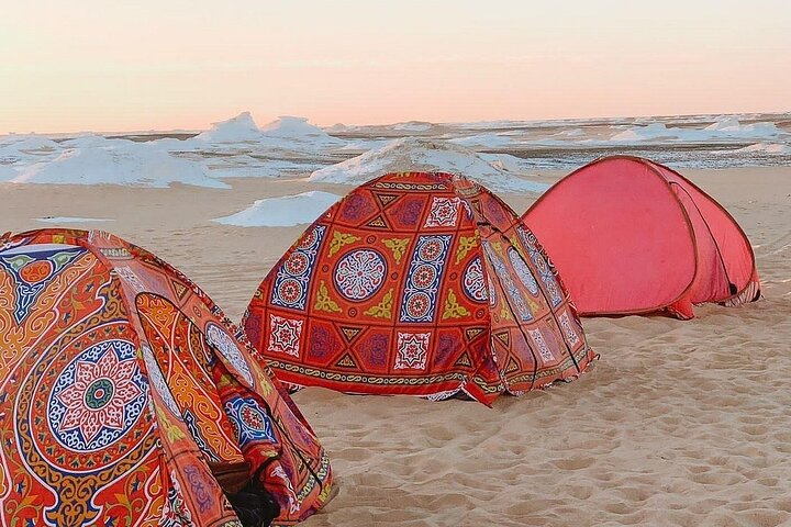 2-Day Bahariya Oasis White and Black Overnight Camping Jeep Tour