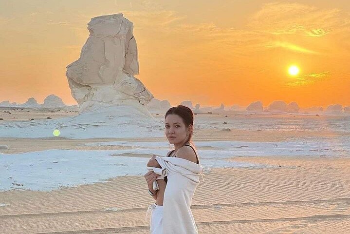 2-Day Bahariya Oasis White and Black Overnight Camping Jeep Tour