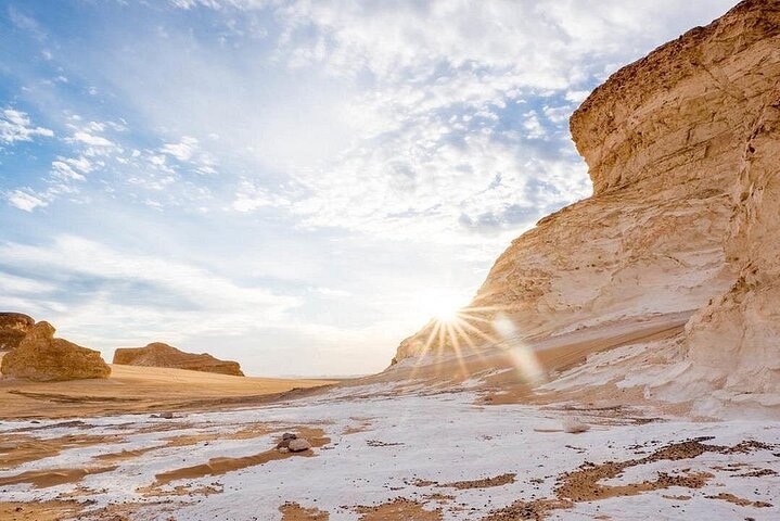 2-Day Bahariya Oasis White and Black Overnight Camping Jeep Tour