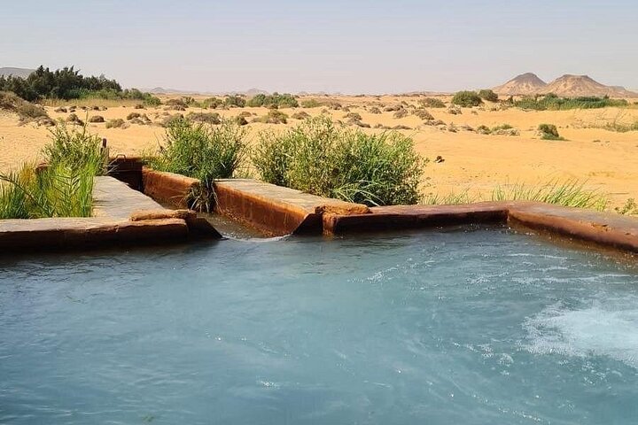 2-Day Bahariya Oasis White and Black Overnight Camping Jeep Tour