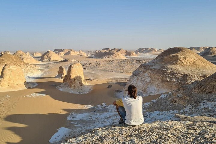 2-Day Bahariya Oasis White and Black Overnight Camping Jeep Tour