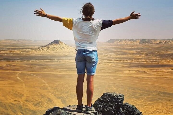 2-Day Bahariya Oasis White and Black Overnight Camping Jeep Tour