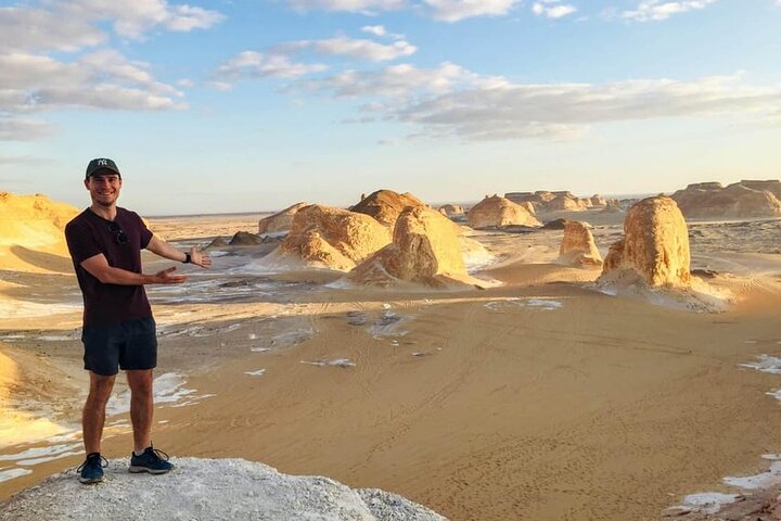 2-Day Bahariya Oasis White and Black Overnight Camping Jeep Tour